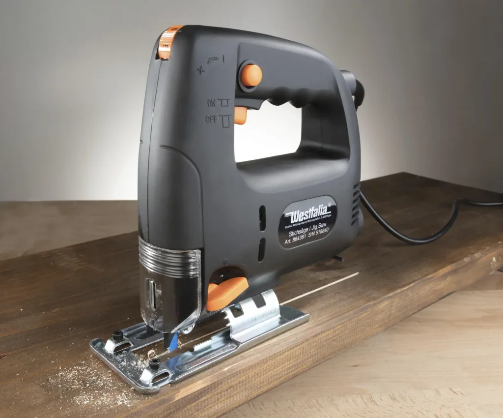 Pendulum action jigsaw 710 watts with 5-piece saw blade set