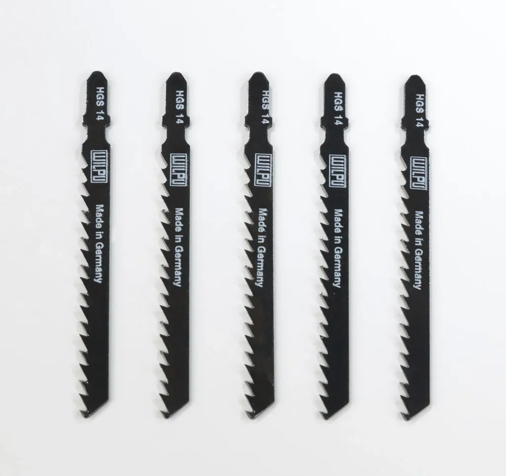 Pendulum action jigsaw 710 watts with 5-piece saw blade set