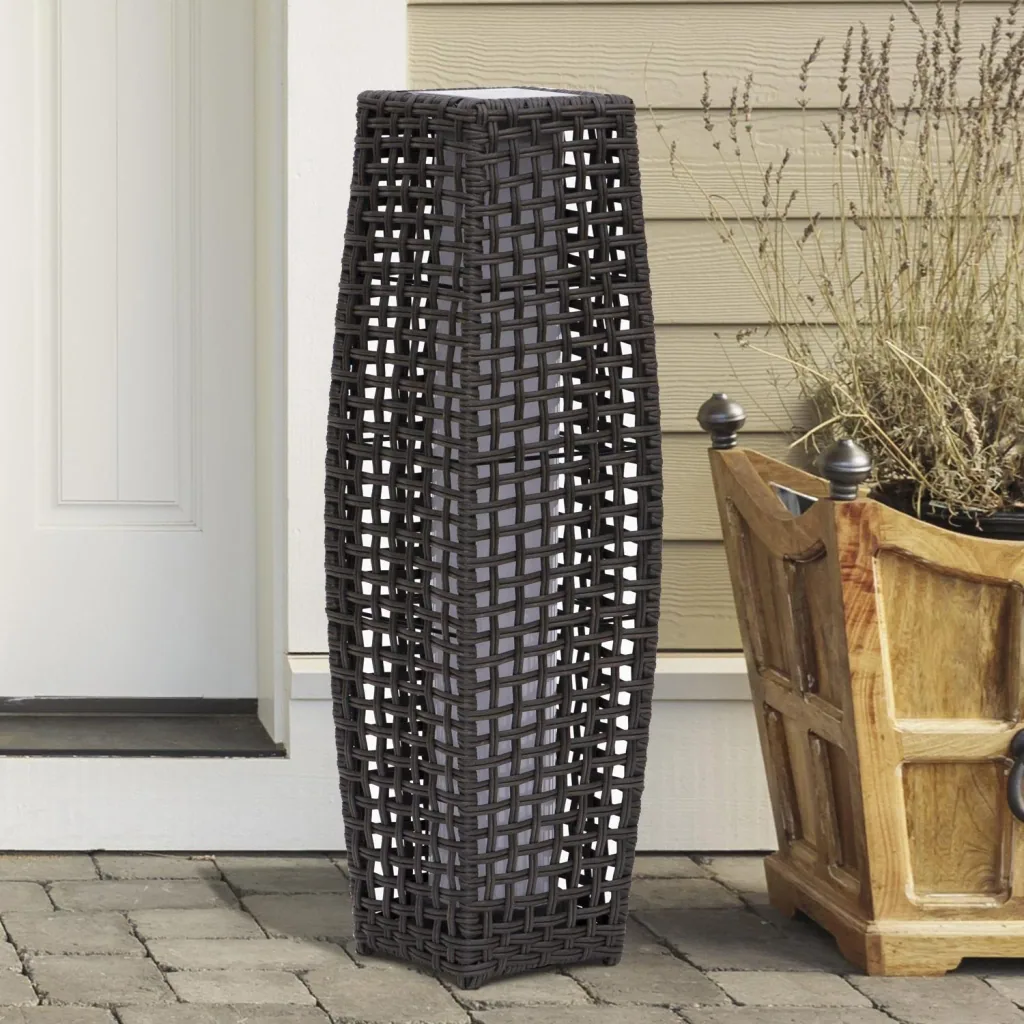 Rattan floor lamp with light sensor