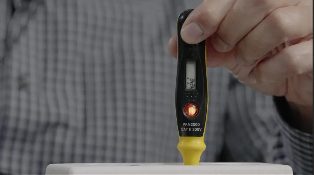 Voltage tester, 1-pole with LCD display, 12-220 V AC/ 12-36 V DC