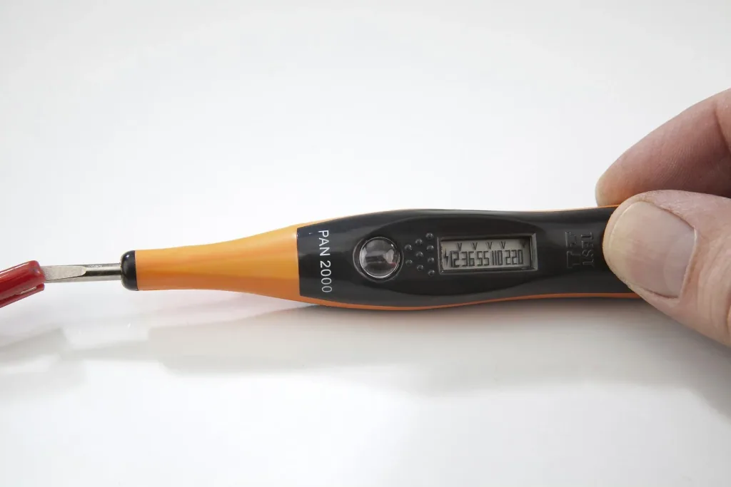 Voltage tester, 1-pole with LCD display, 12-220 V AC/ 12-36 V DC