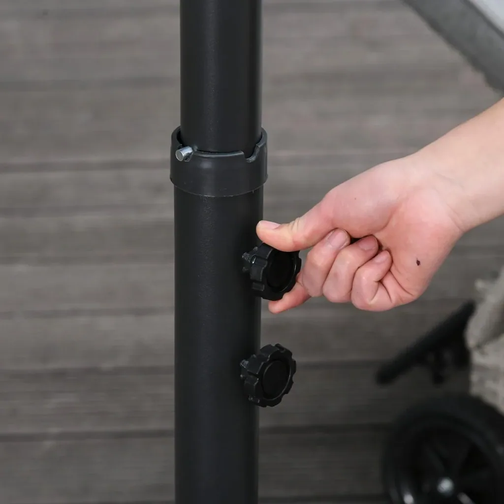Cantilever umbrella with hand crank