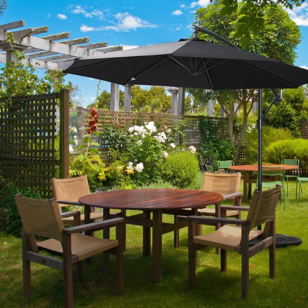 Cantilever umbrella with hand crank
