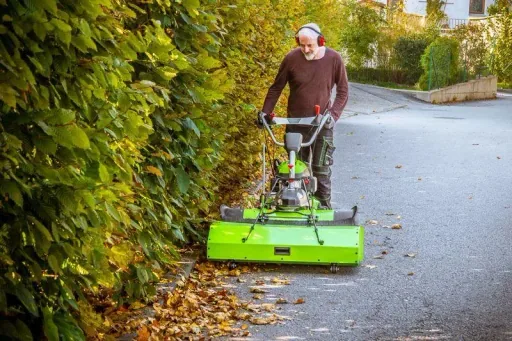 Sweeper "ZI-KM1000", with snow blade, 3600 watts, green