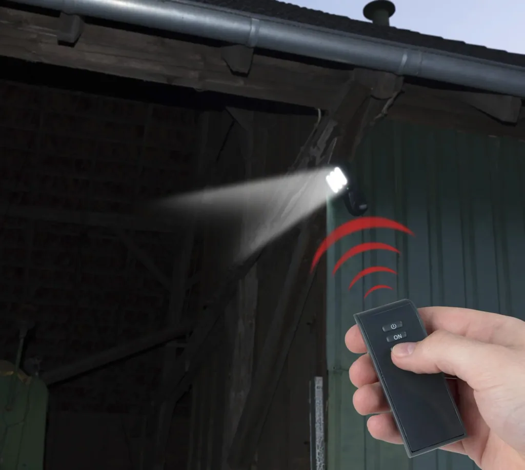 Floodlight with alarm siren and remote control