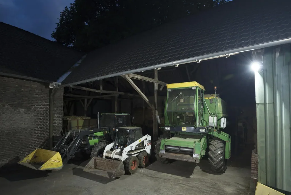 Floodlight with alarm siren and remote control