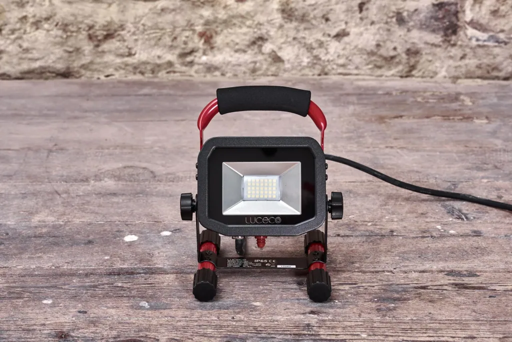 LED construction spotlight, 1800 lumens, 22 watts, 5000K, 2m cable