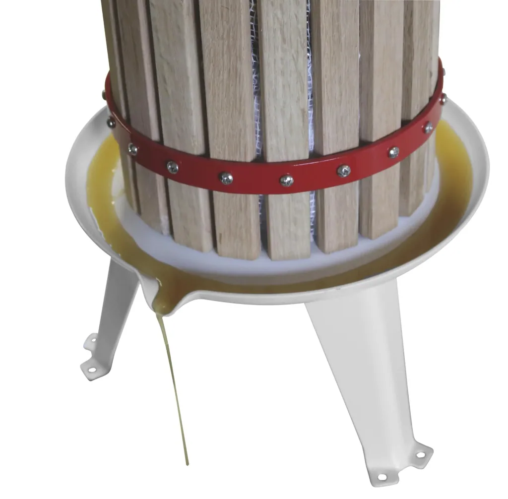 Fruit press OP 6 in a set with pressing cloth and bucket