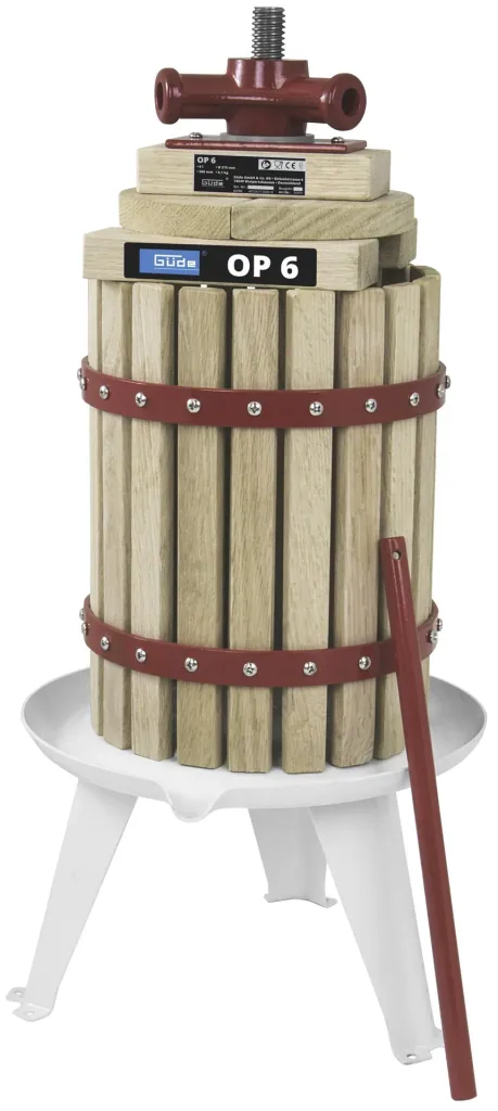 Fruit press OP 6 in a set with pressing cloth and bucket