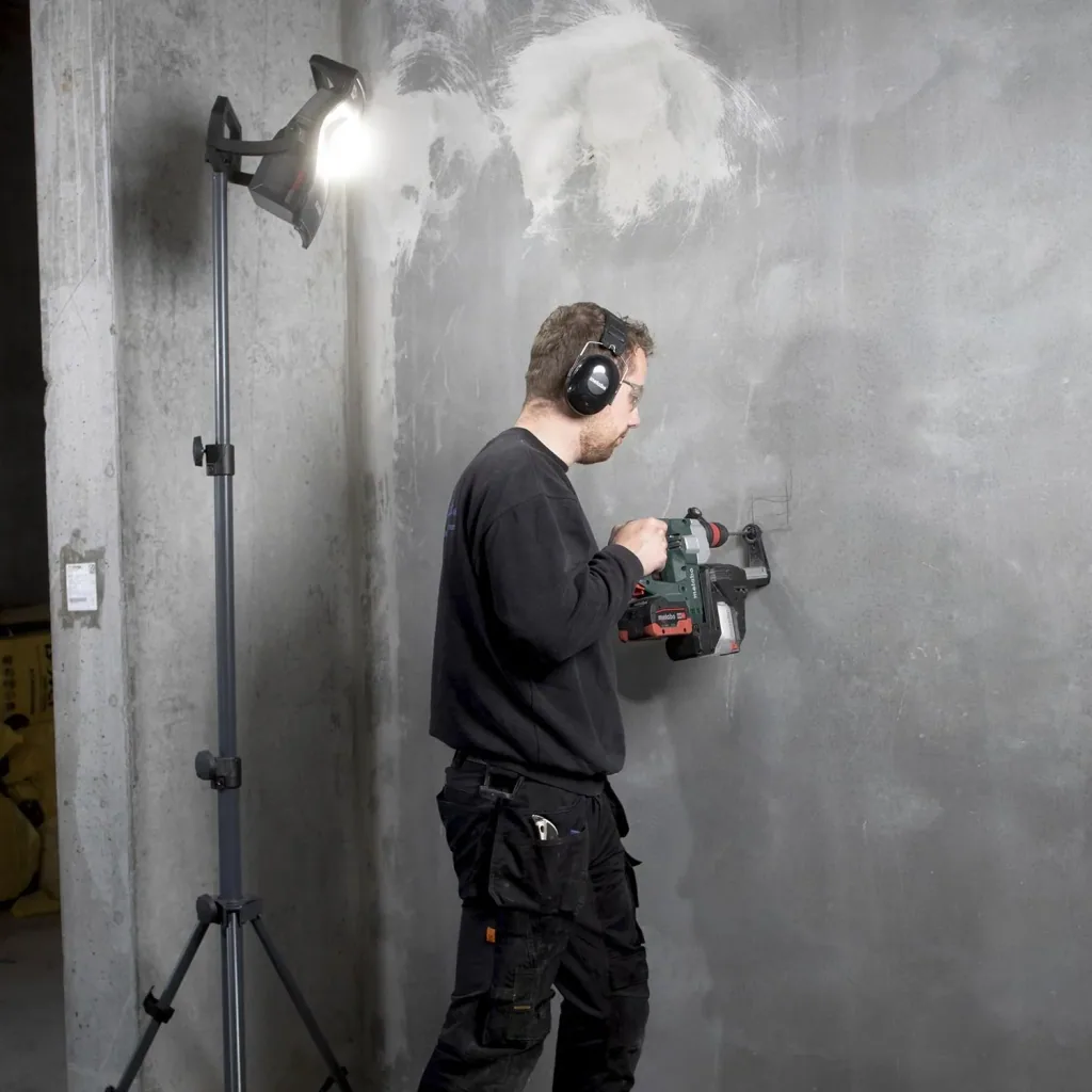 Handheld floodlight NOVA 10 CAS + 18V 5.2Ah battery + SC30 charger + removable diffuser L