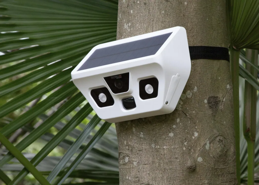 FullHD solar outdoor camera with LED light