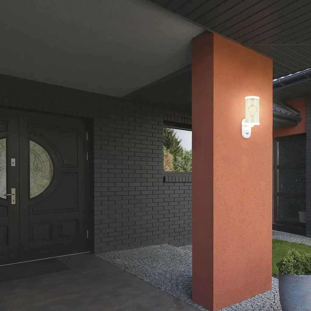 Outdoor light with motion detector, metal-plastic / white, IP44, E27 socket