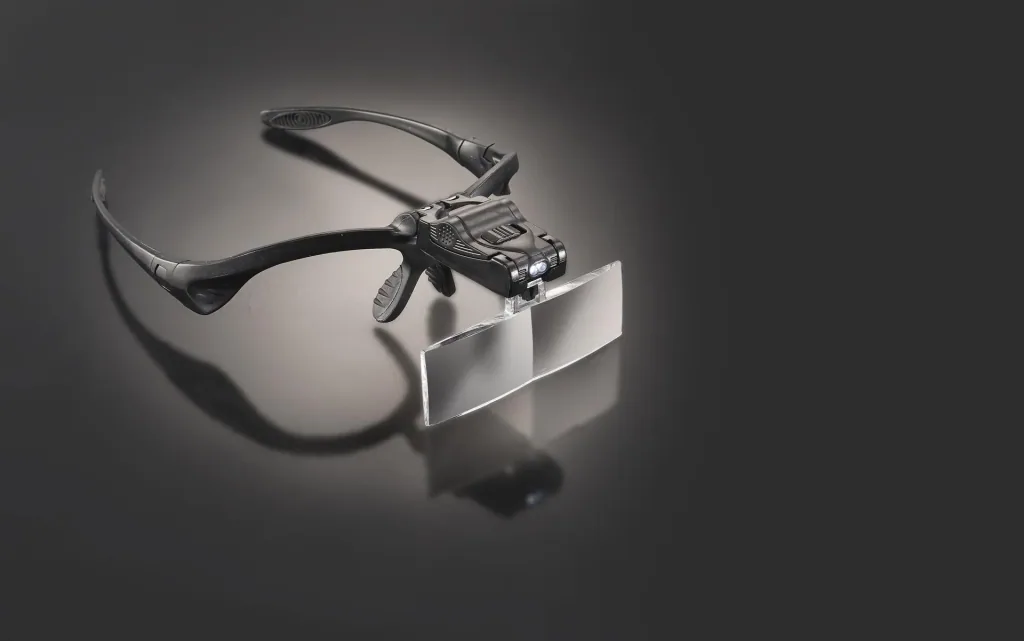 LED magnifying glasses with 5 magnification inserts