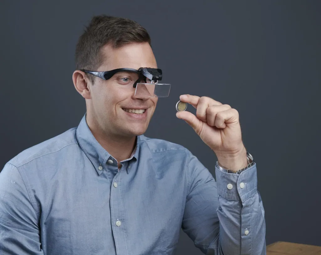 LED magnifying glasses with 5 magnification inserts