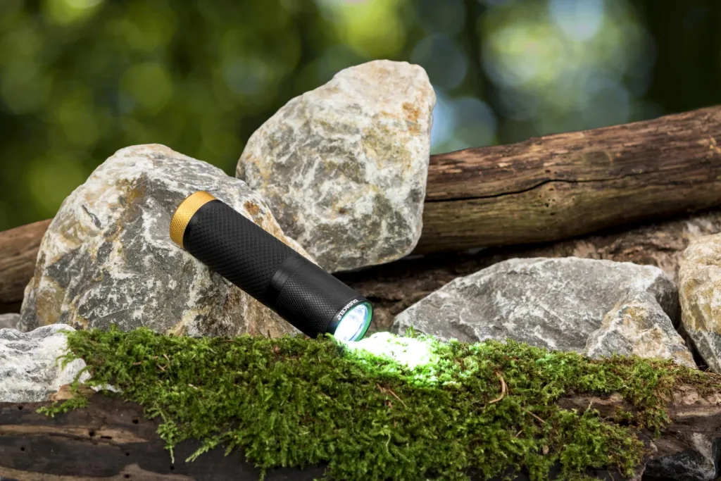 Compact LED flashlight including 3 x AAA batteries