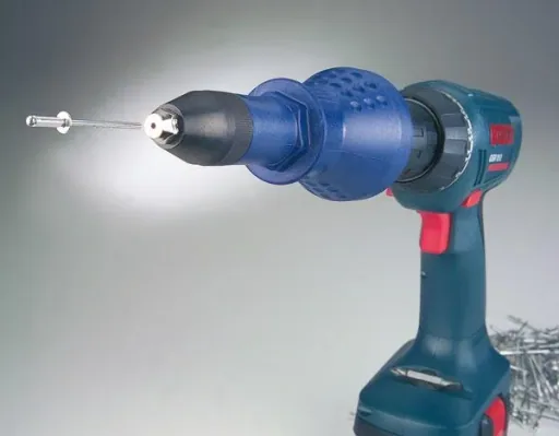 Blind riveting device with hexagon socket