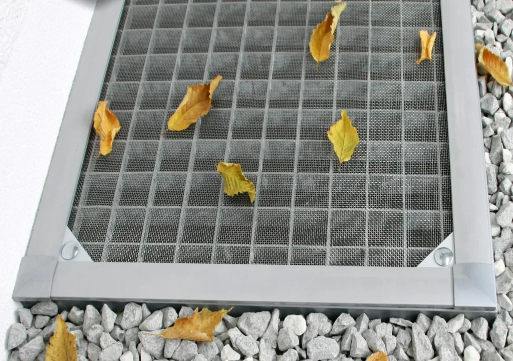 Light well cover 60 x 115 cm, with aluminum mesh