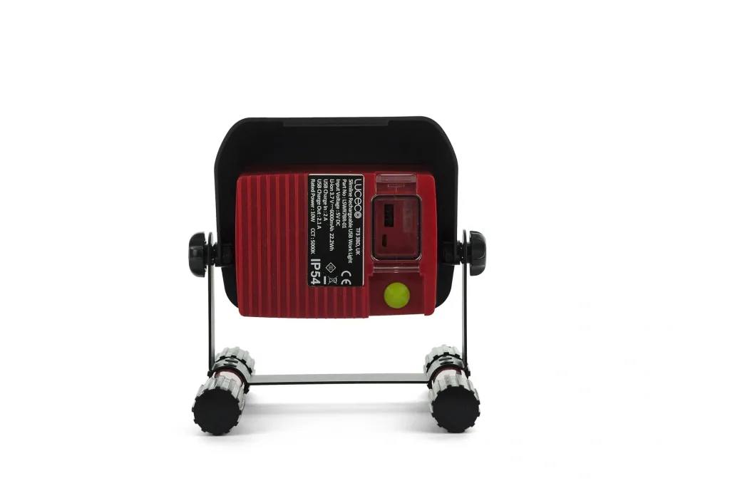 LED battery-powered floodlight with 750 lumens and charging function for smartphones
