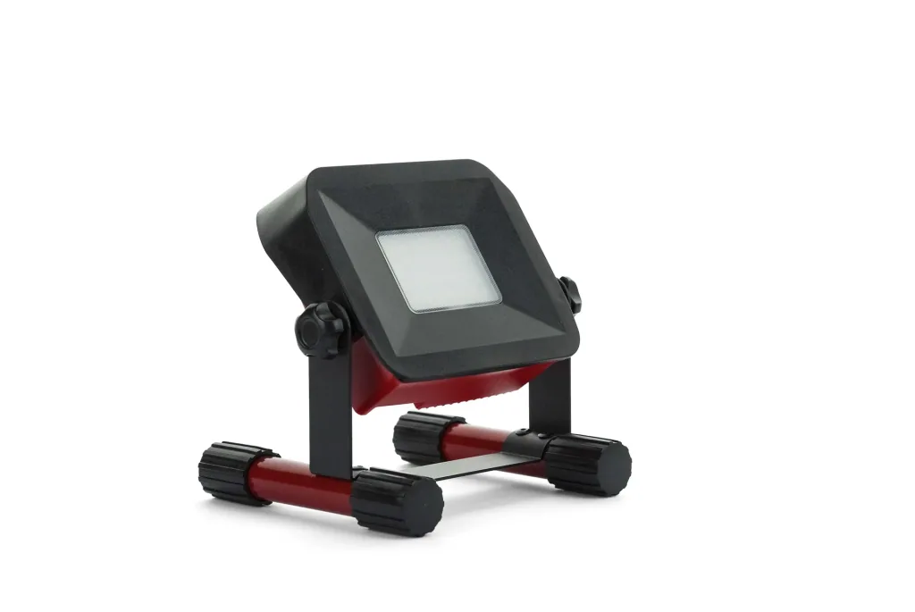 LED battery-powered floodlight with 750 lumens and charging function for smartphones