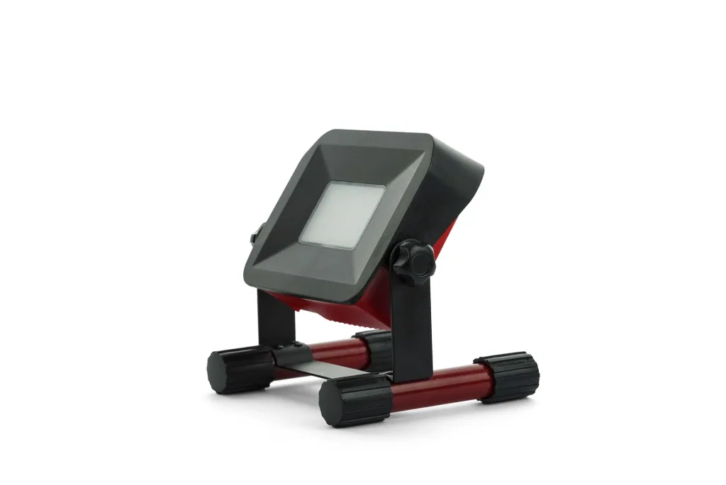 LED battery-powered floodlight with 750 lumens and charging function for smartphones