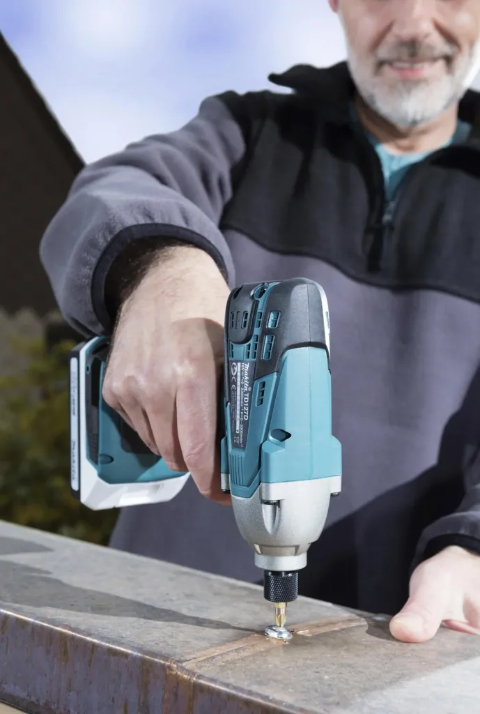 18V Li-Ion cordless impact wrench and cordless impact drill DK18015X1 including 2 batteries + free carrying case
