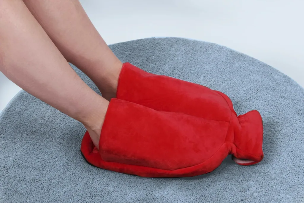 Foot warmer including hot water bottle
